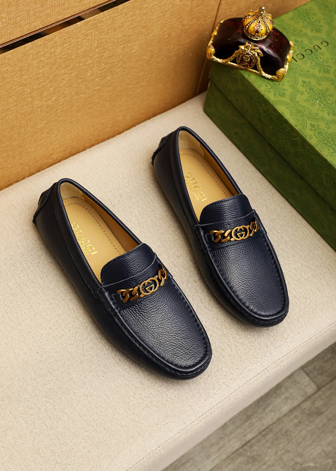 Men's shoes 💰420 💐 Product trademark: GUCCI "Gucci" Doudou shoes Regular size: 38-44 (45🉑️customized) Product materials: Selected imported first-layer pebbled cowhide leather upper + luxury hardware buckle, imported sheep 🐑 leather lining. Strong three-dimensional visual effect, original outsole color: 2 colors available